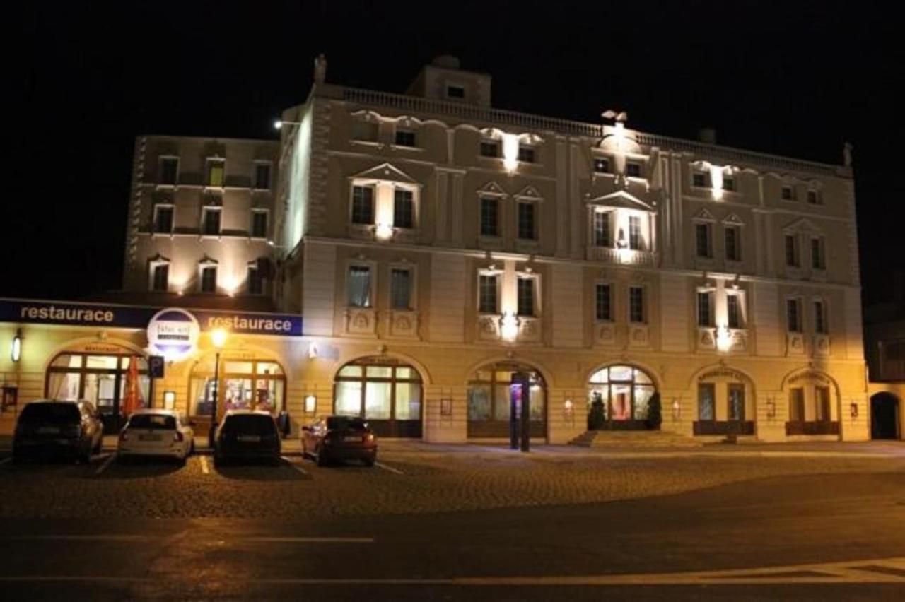 Hotel Cerny Orel Zatec Eksteriør bilde