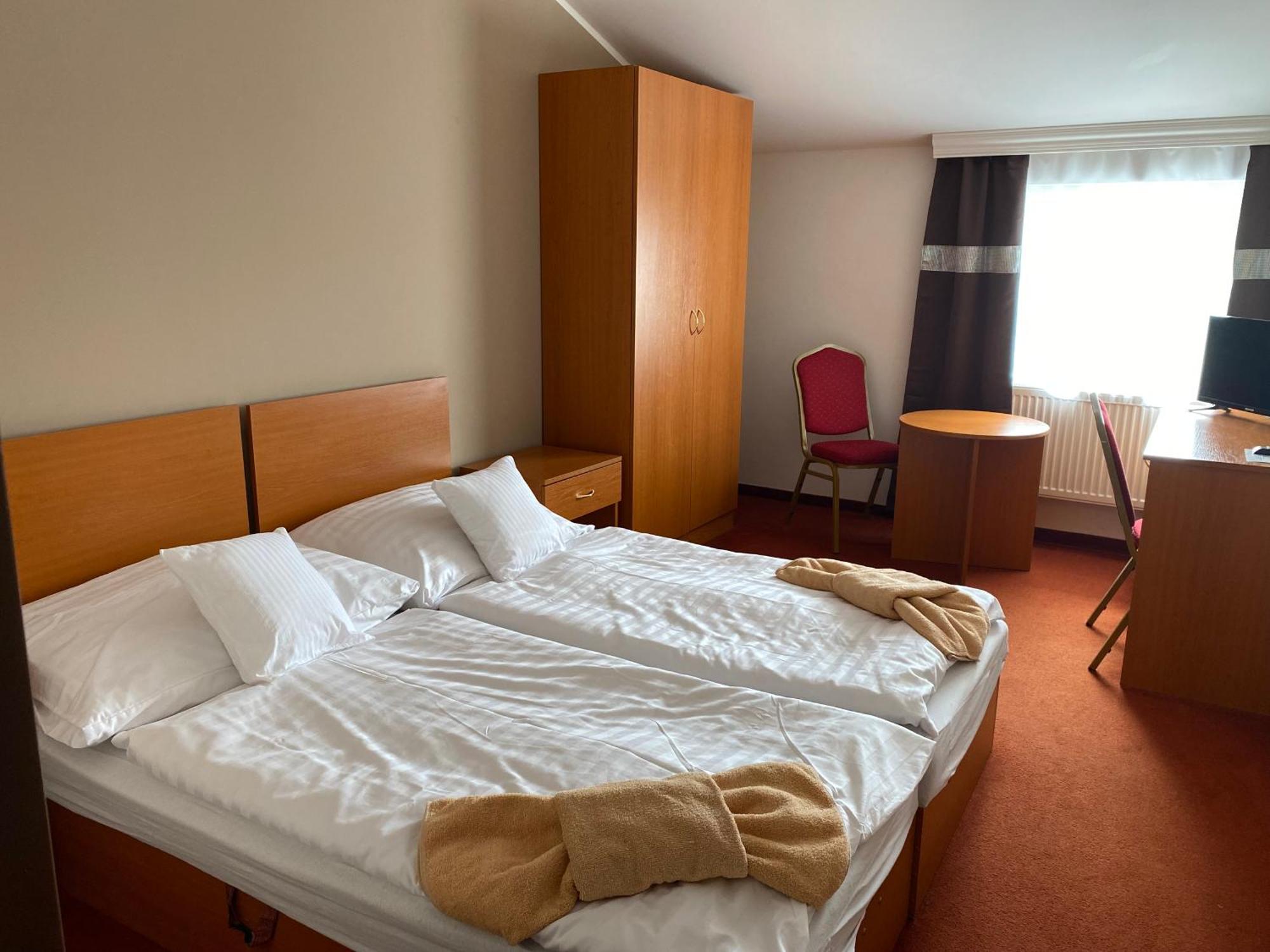Hotel Cerny Orel Zatec Eksteriør bilde